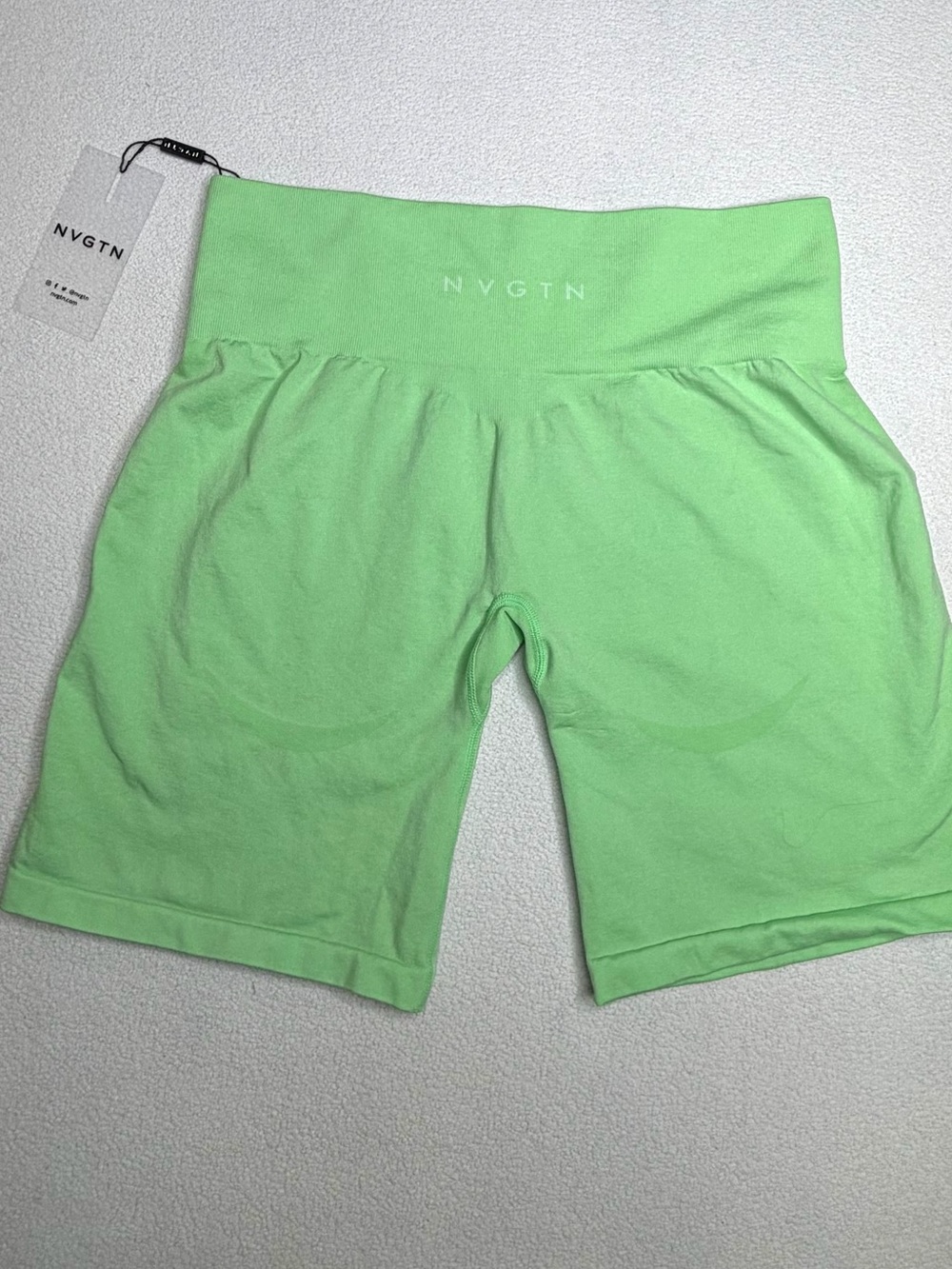 ✨NWT✨NVGTN Mid Rise Contour Seamless Shorts•💚Pistachio - Picture 5 of 15